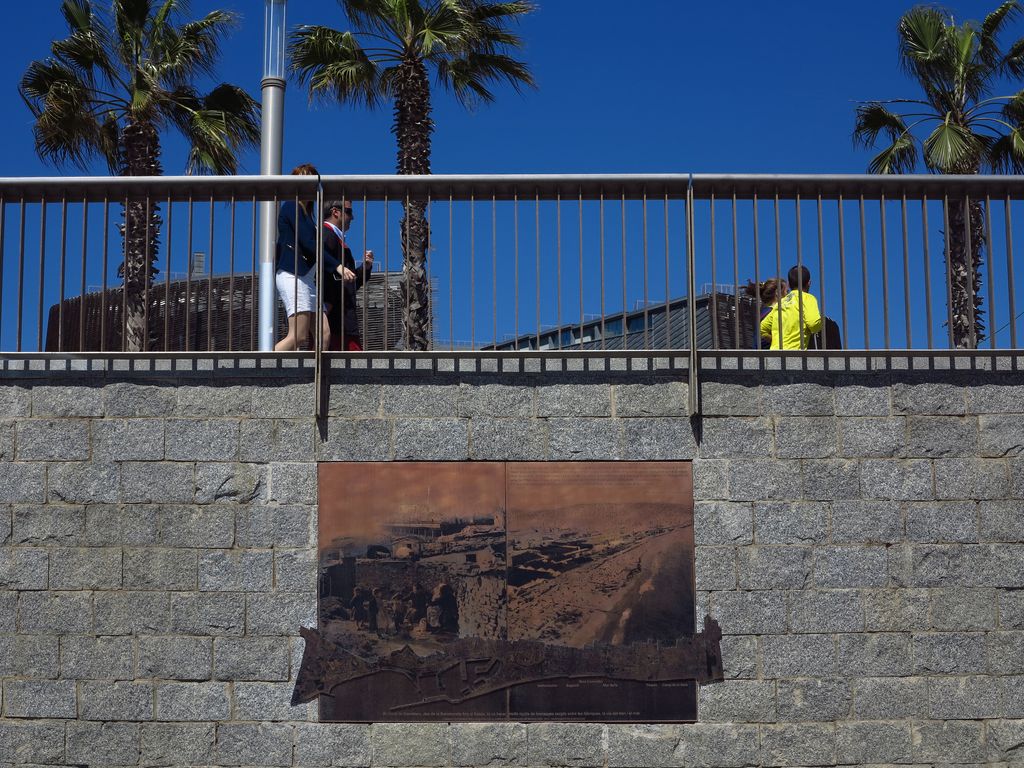 Memòria del barri del Somorrostro. Placa commemorativa