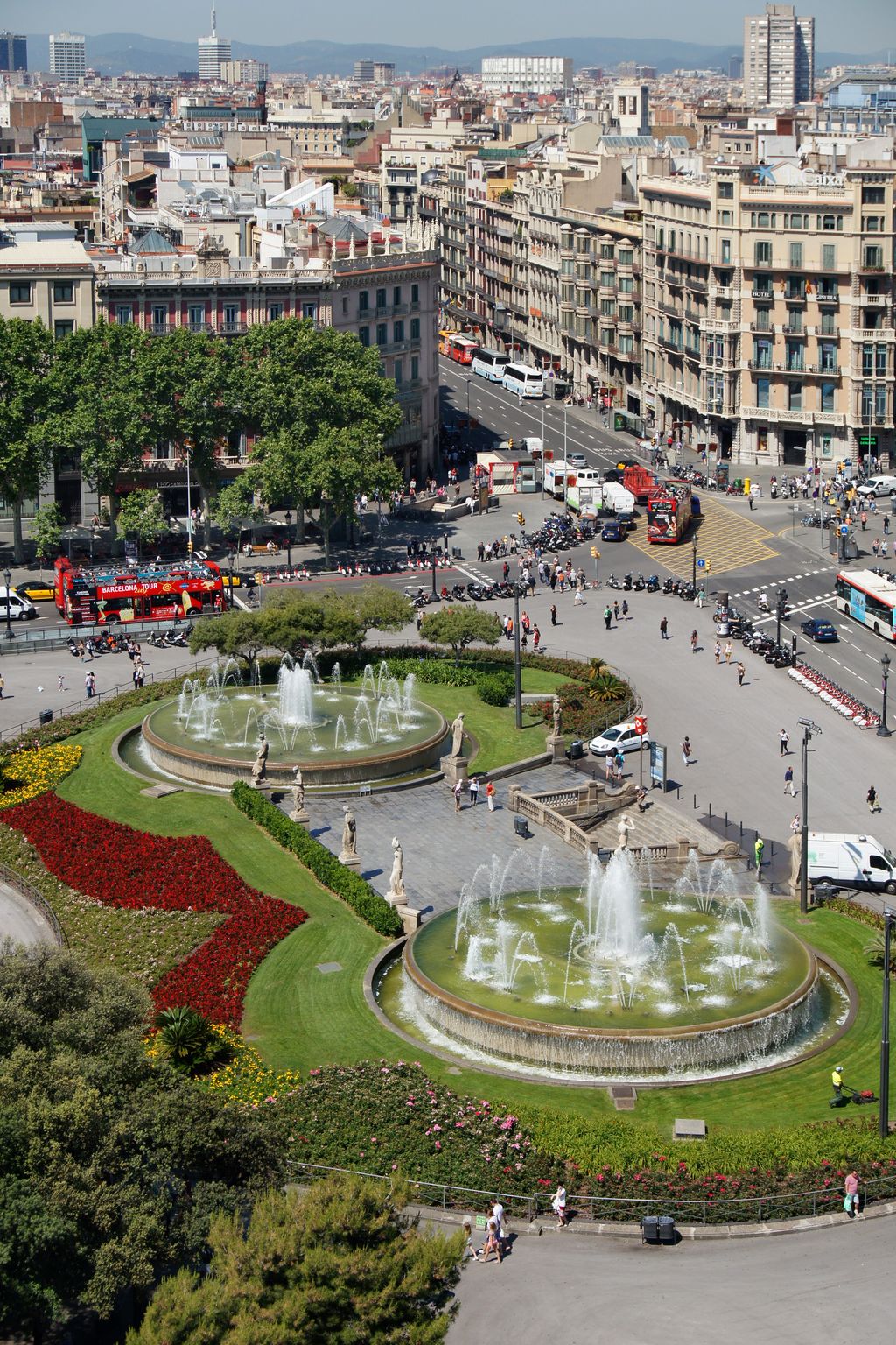 Plaça de Catalunya. Fonts bessones