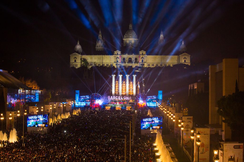 Festa de Cap d'Any 2015 a Montjuïc. Vista de l'avinguda de la Reina Maria Cristina
