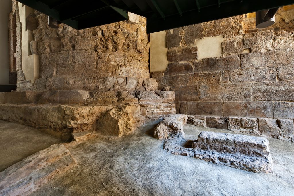 Muralles. Restes de l'interior de la muralla romana del carrer del Regomir