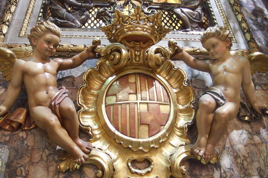 Detall de l'escut de la basílica de la Mercè