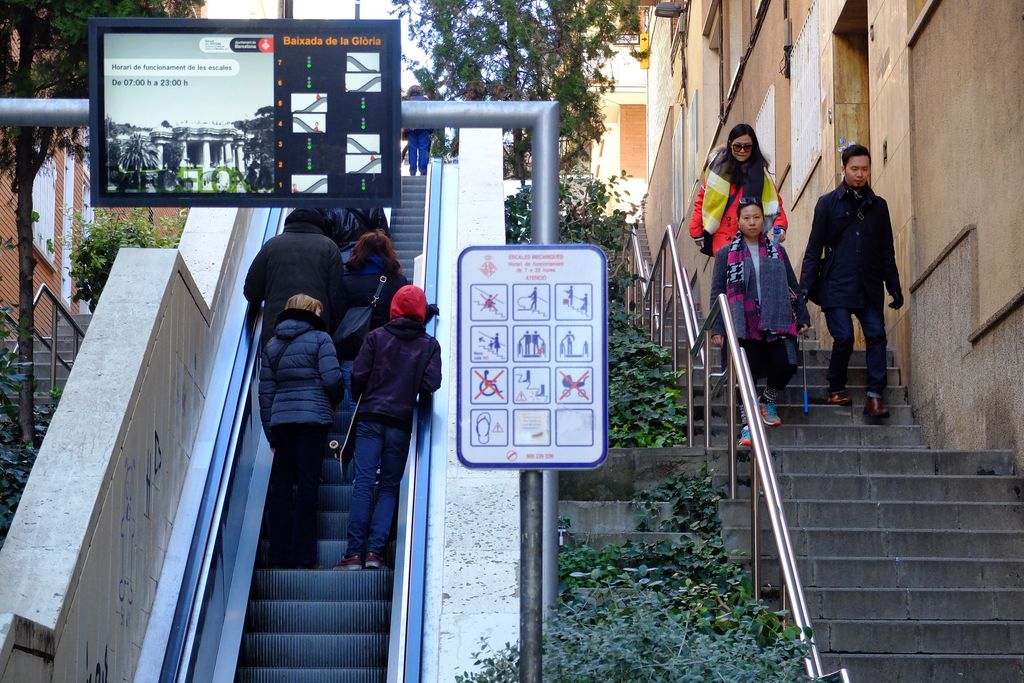 Baixada de la Glòria. Detall de les pantalles informatives