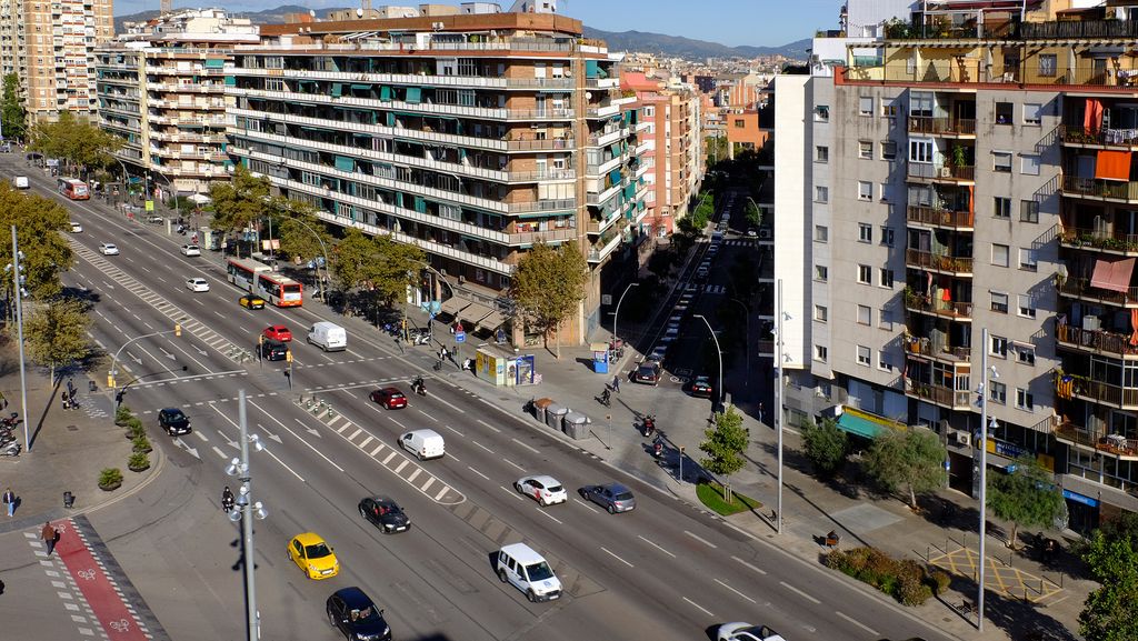 Avinguda Meridiana, tram entre els carrers de Las Navas de Tolosa i de Felip II, vista aèria. Cruïlles