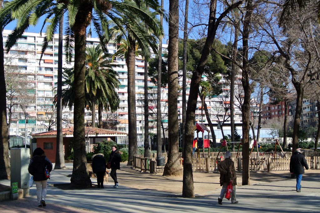 Jardins de les Infantes. Persones passejant