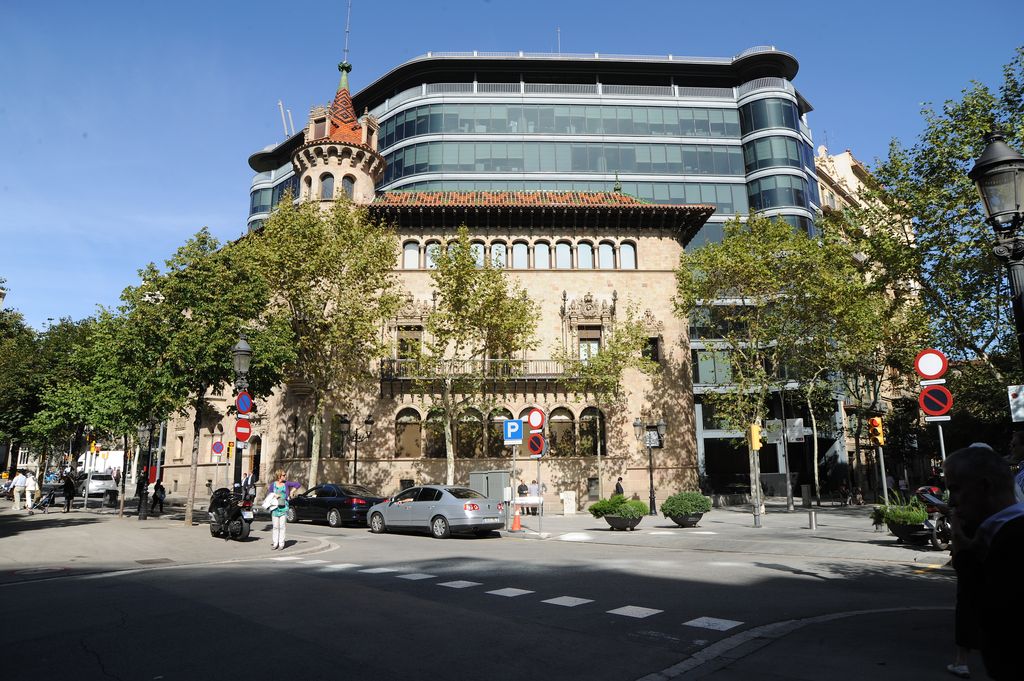 Diputació de Barcelona - Casa Serra vista des de la rambla de Catalunya