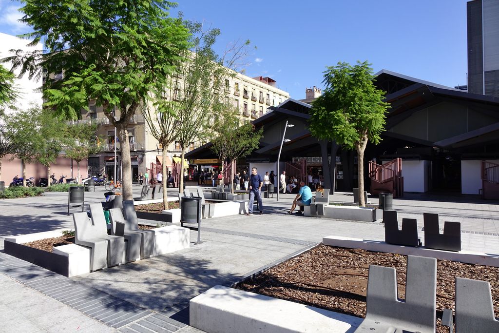 Plaça de la Gardunya. Zona de bancs