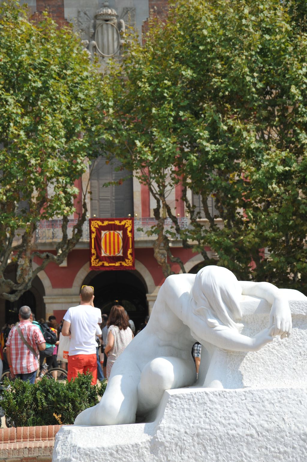 Diada Nacional de Catalunya 2012. Parlament de Catalunya i El Desconsol (escultura)