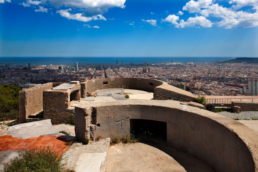 Vista panoràmica de Barcelona des de les bateries antiaèries