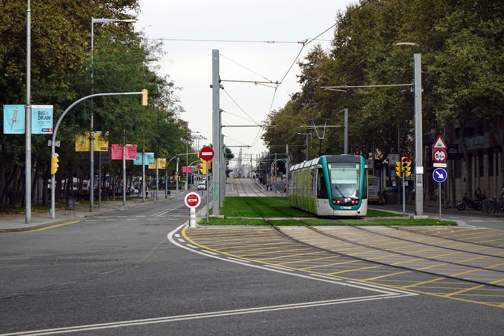 Avinguda Meridiana, tram entre Ciutadella i plaça de les Glòries Catalanes. Tramvia