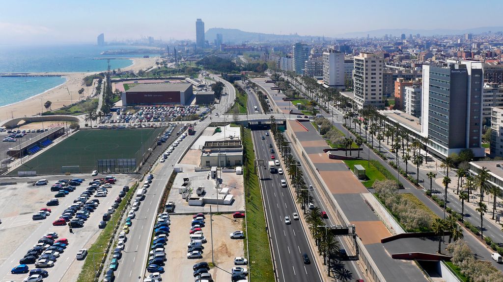 Vista de la ronda del Litoral a l'altura de Diagonal Mar