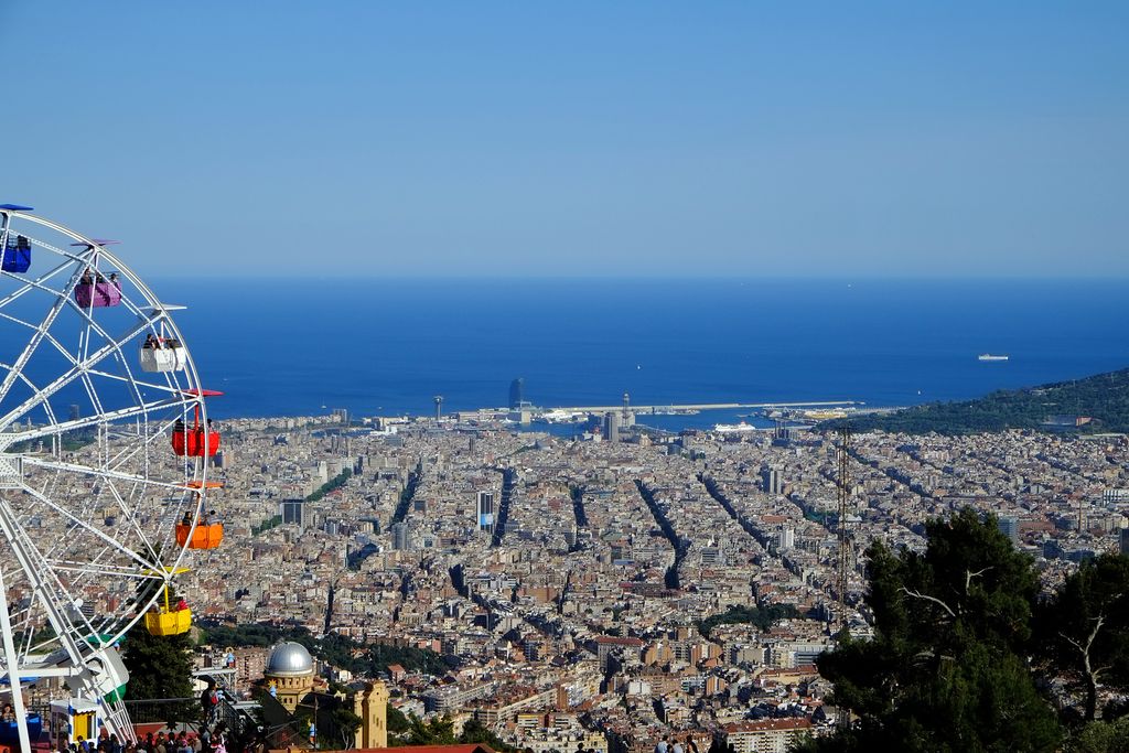 Vistes de Barcelona des del Parc d'Atraccions del Tibidabo