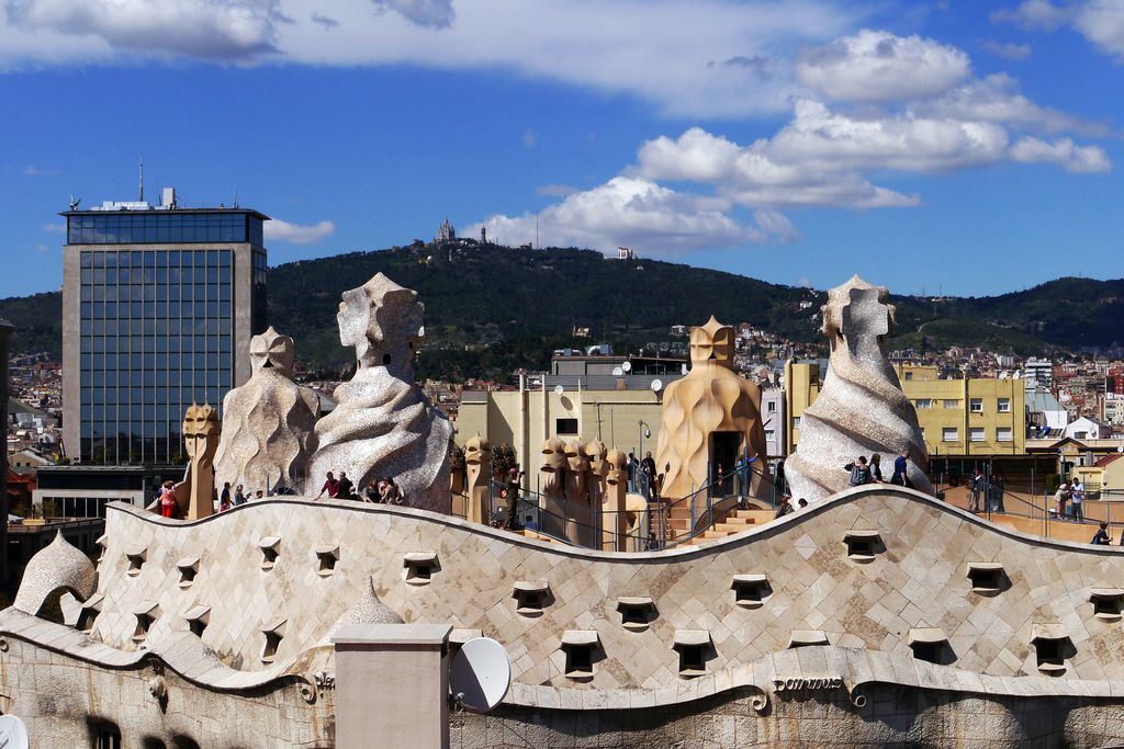 Casa Milà - la Pedrera. Terrat amb vistes al Tibidabo