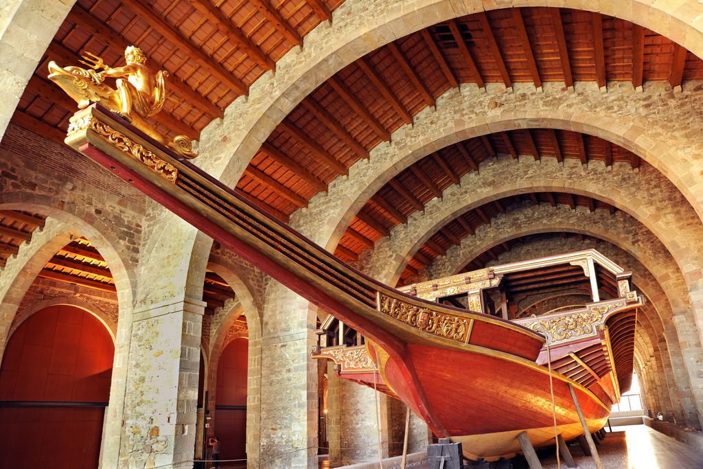 Interior de les Drassanes Reials de Barcelona. Galera reial