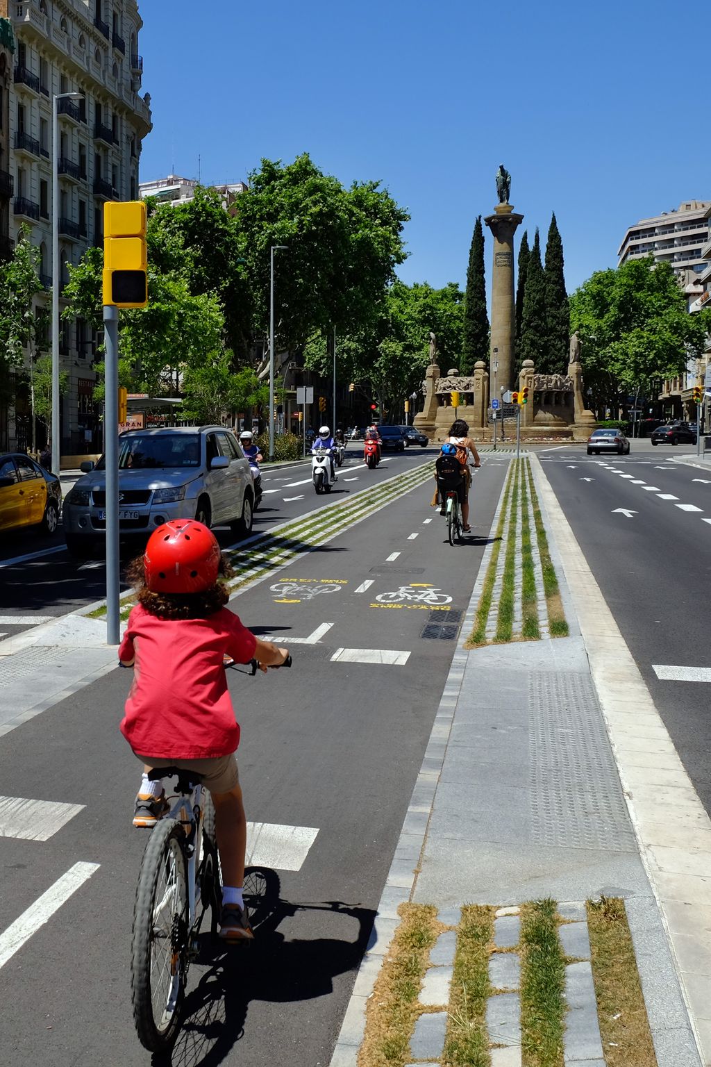Passeig de Sant Joan. Carrils bici