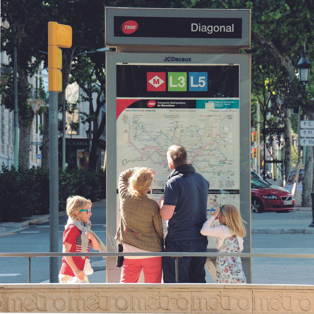 Consultant el plànol del metro