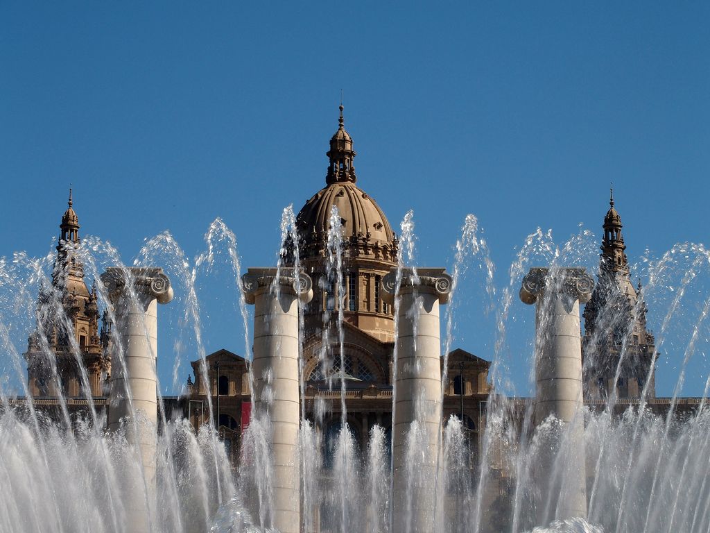 Font Màgica, les Quatre Columnes de Puig i Cadafalch i el Museu Nacional d'Art de Catalunya