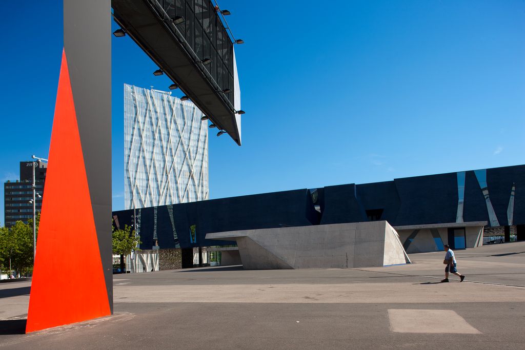 Museu Blau i Torre Telefónica