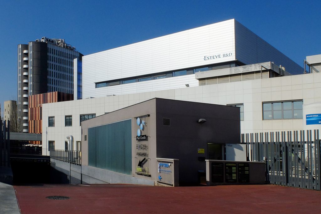 Parc Científic de Barcelona. Edificis annexos com els del Laboratori Esteve