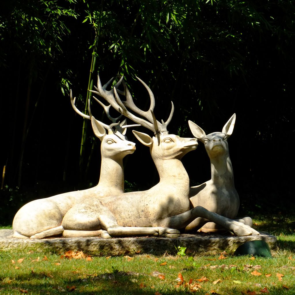 Palauet Albéniz. Escultura Cérvols, de Frederic Marès