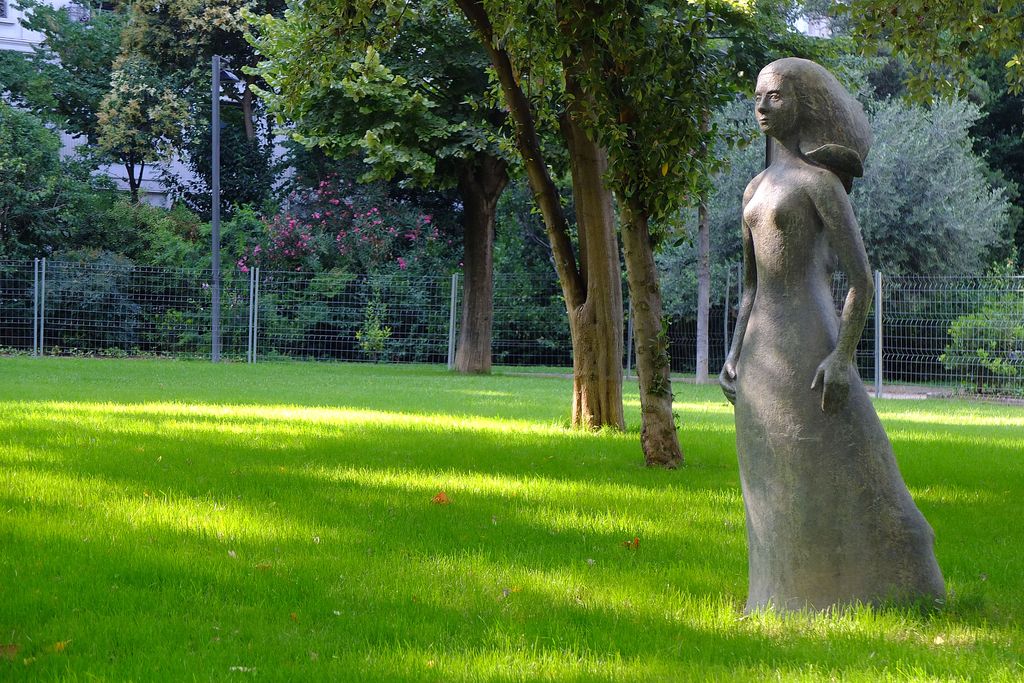 Turó Park. Escultura La Ben Plantada