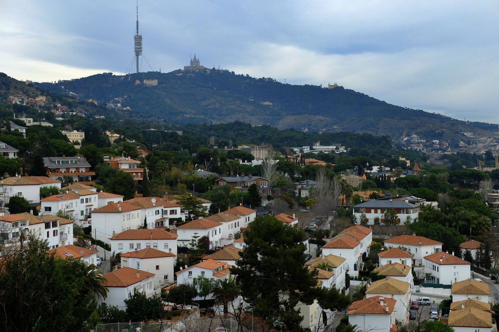 Barri de la Mercè i muntanya de Collserola