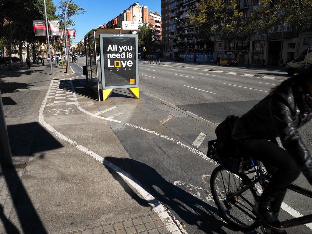 Avinguda Meridiana, tram entre els carrers de València i de Las Navas de Tolosa (cantó muntanya), 2016