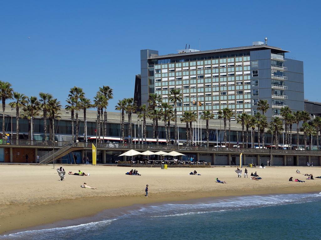 Hospital del Mar i platja del Somorrostro