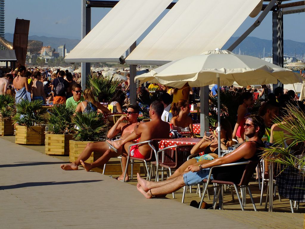 Platja de la Barceloneta. Zona de guinguetes amb terrasses.