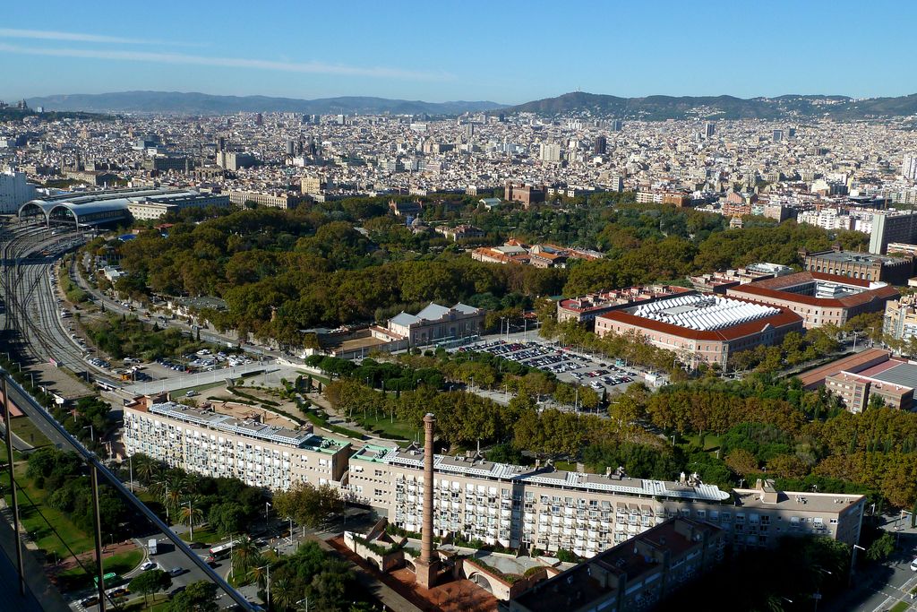 Vista aèria del parc de la Ciutadella, de la Universitat Pompeu Fabra i de l'Estació de França