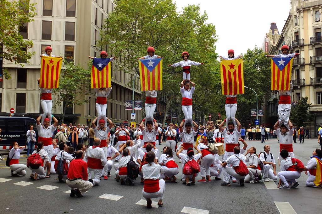 Ofrena floral de la Diada. Falcons de Barcelona