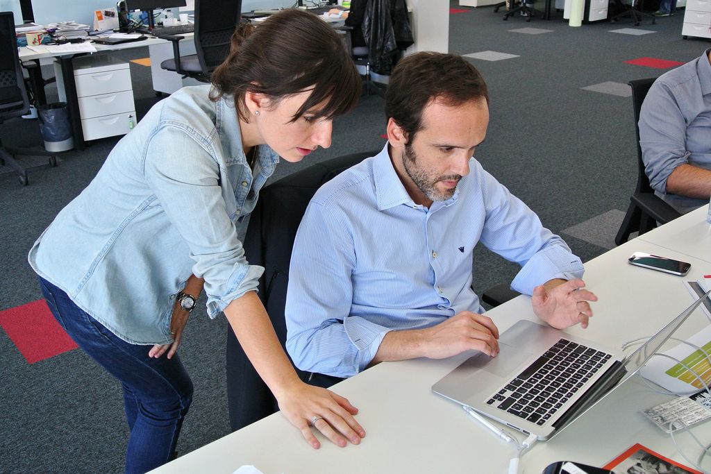 Oficines del Mobile World Capital. Taules de treball