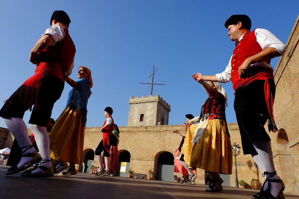 Danses tradicionals al Castell de Montjuïc