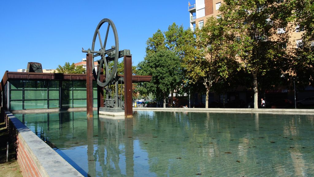 Parc de la Maquinista de Sant Andreu. Estany i roda