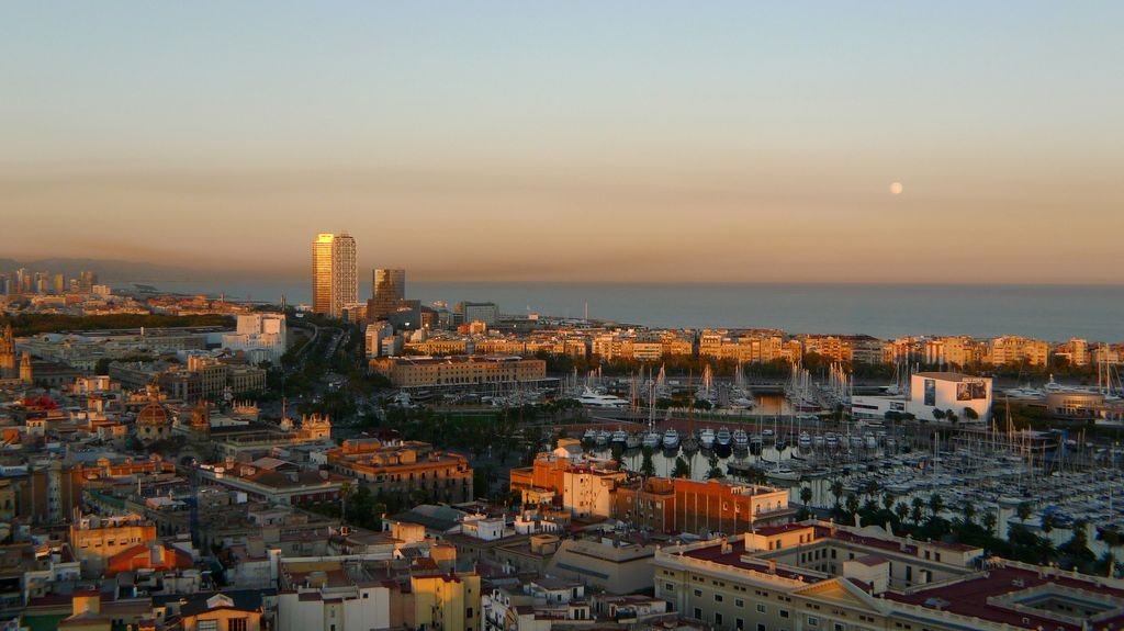 Vista parcial del litoral de Barcelona des del Port Vell