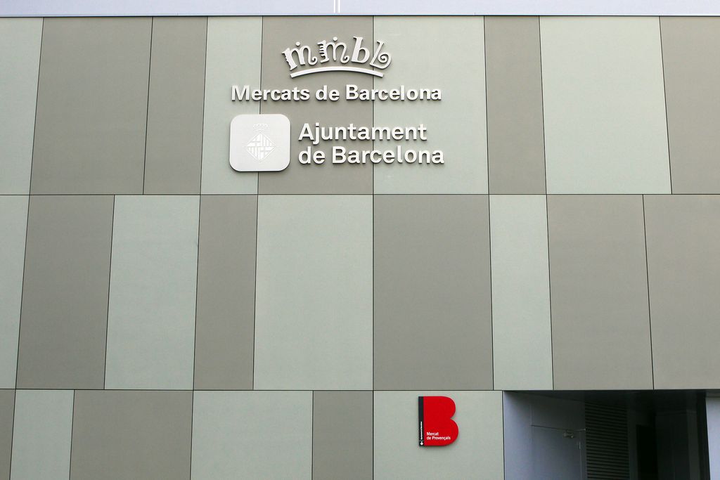 Mercat de Provençals. Edifici i logotip dels Mercats de Barcelona