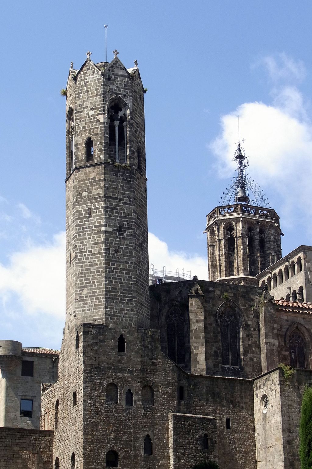 Muralles romana i gòtica al carrer del Sots tinent Navarro