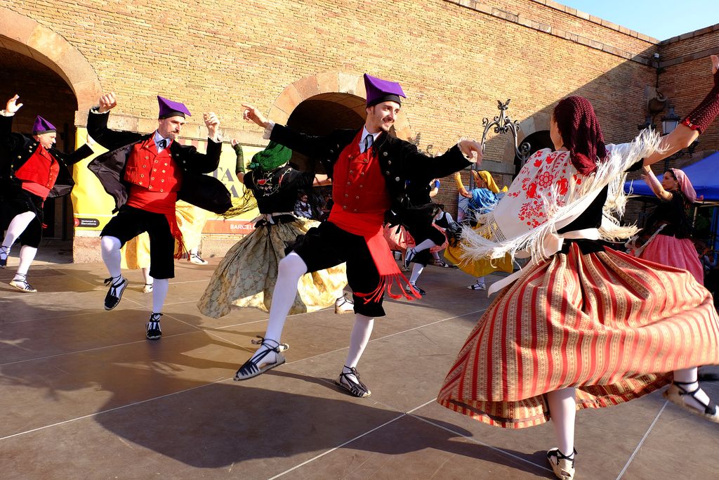 Danses tradicionals al Castell de Montjuïc. Jotes