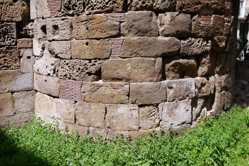 Torre romana de la plaça dels Traginers