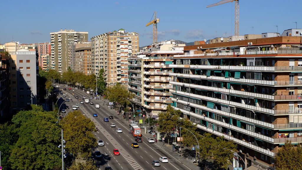 Avinguda Meridiana, tram entre el carrer de Felip II i la plaça de la Tolerància.