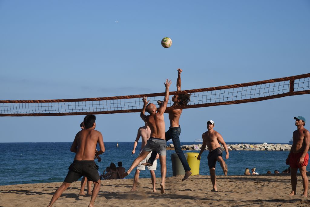 Voleibol en la playa de Sant Sebastià