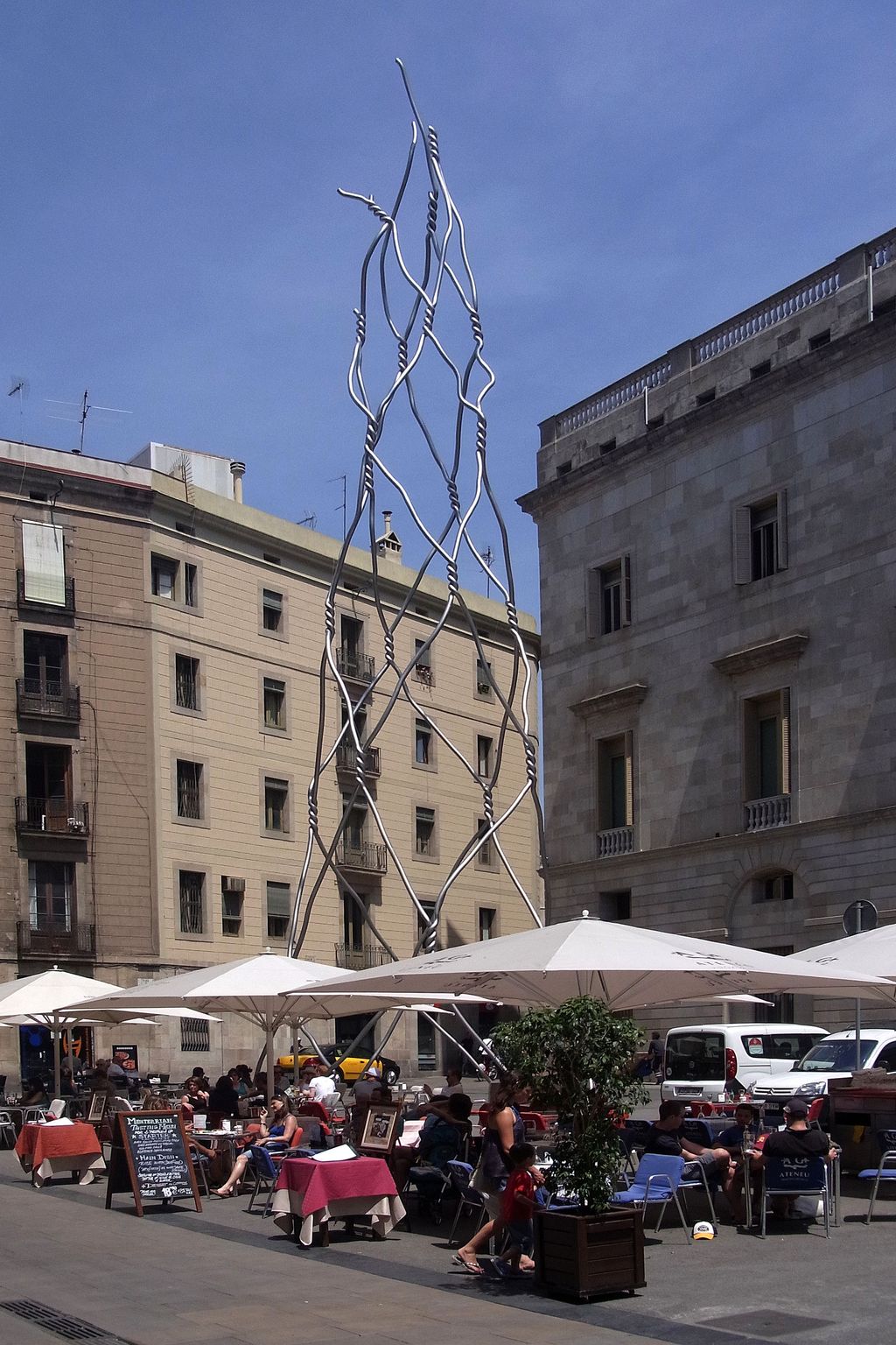 Monument als castellers de la plaça Sant Miquel