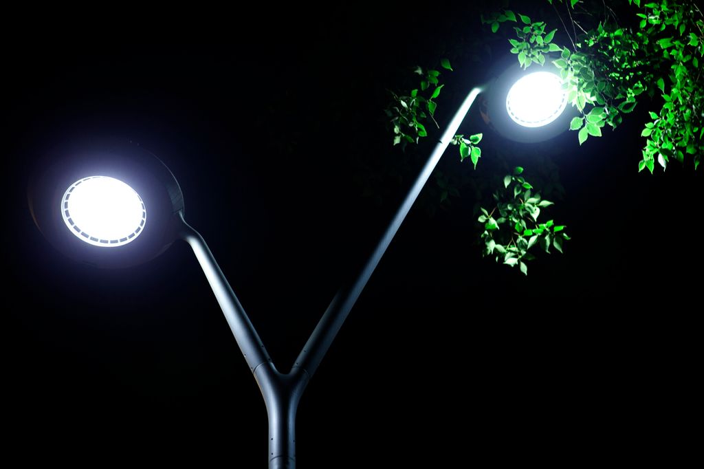 Enllumenat del carrer de Girona de nit