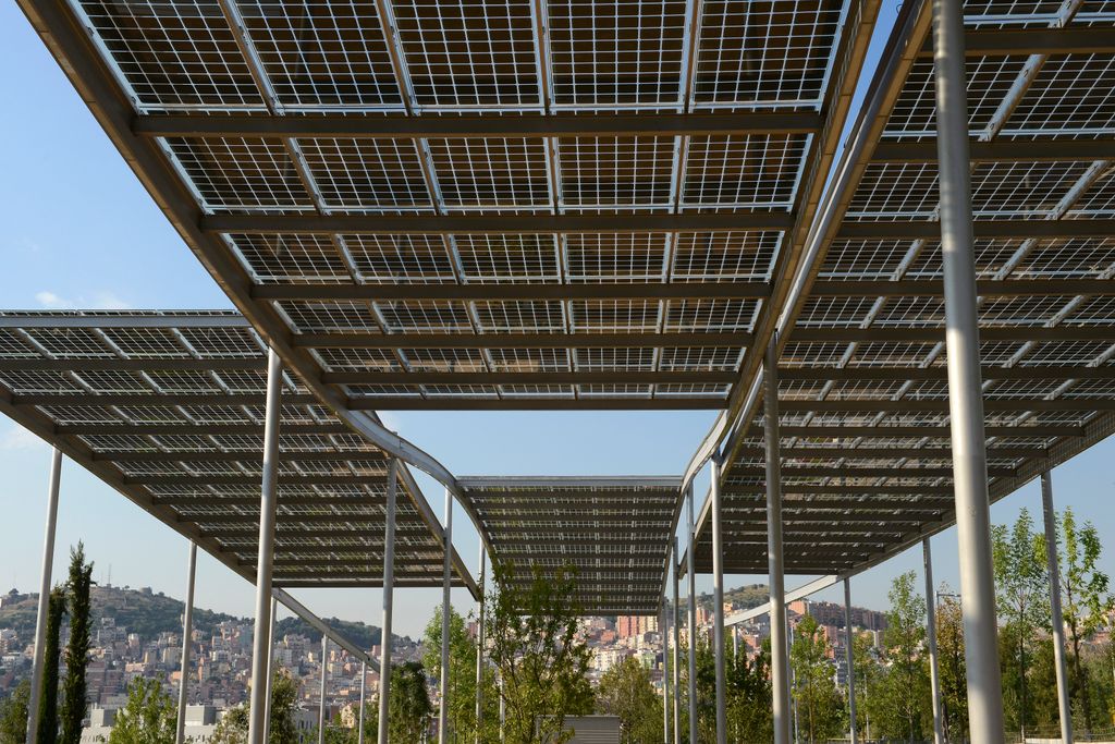 Pèrgola solar fotovoltaica al parc de les Rieres d'Horta