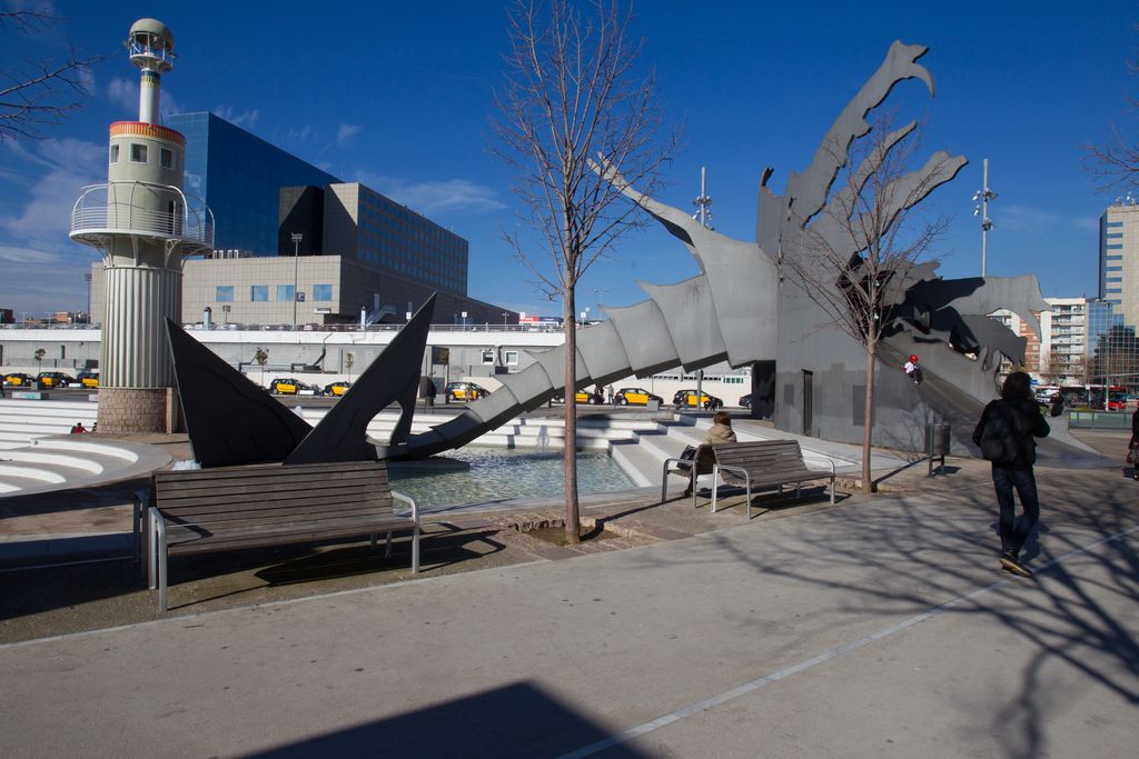 Parc de l'Espanya Industrial. Escultura El Drac (escultura) d'Andrés Nagel
