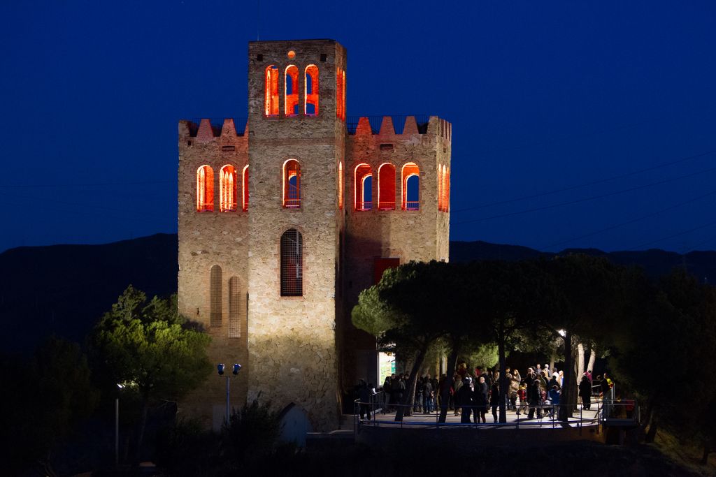 Mirador de Torre Baró, enllumenat de nit