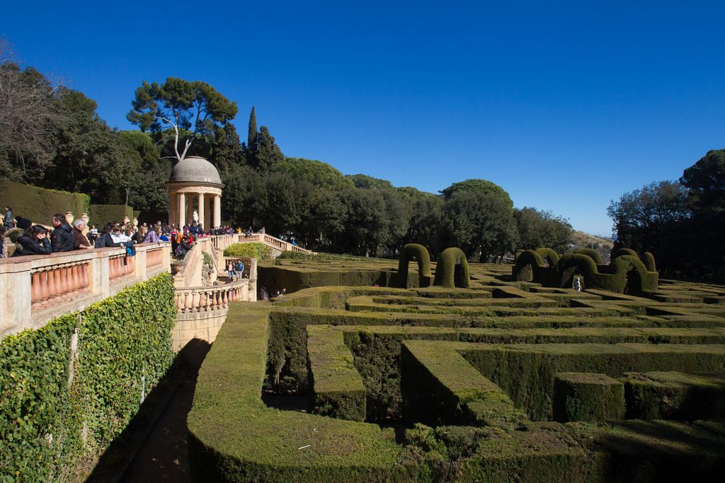 Parc del Laberint d'Horta. Terrassa amb balustrada i laberint