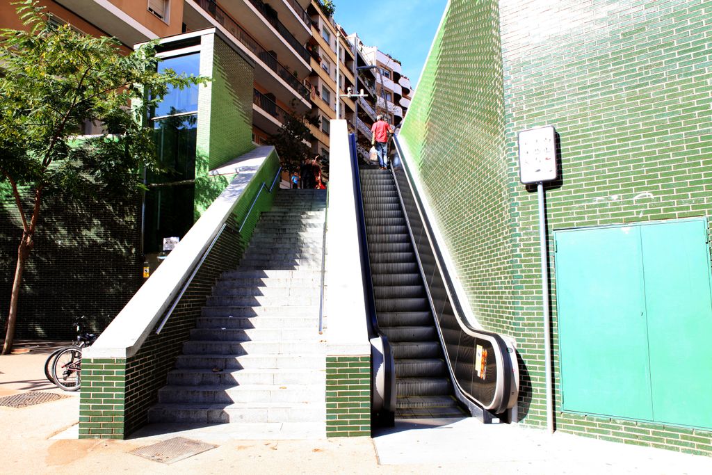Escales mecàniques al carrer dels Castillejos