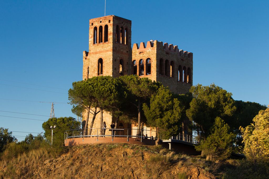 Mirador i castell de Torre Baró