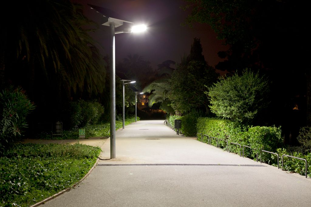 Enllumenat del Parc de les Aigües a la nit