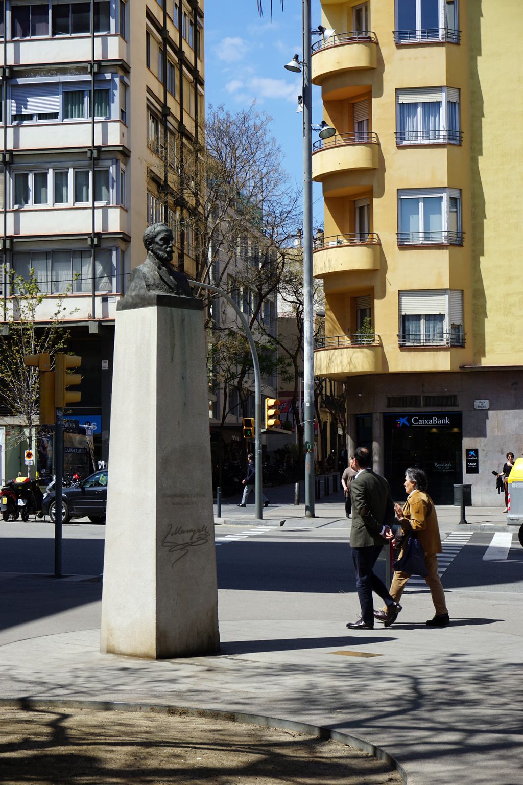 Bust de bronze de Joan Maragall a la plaça de Molina